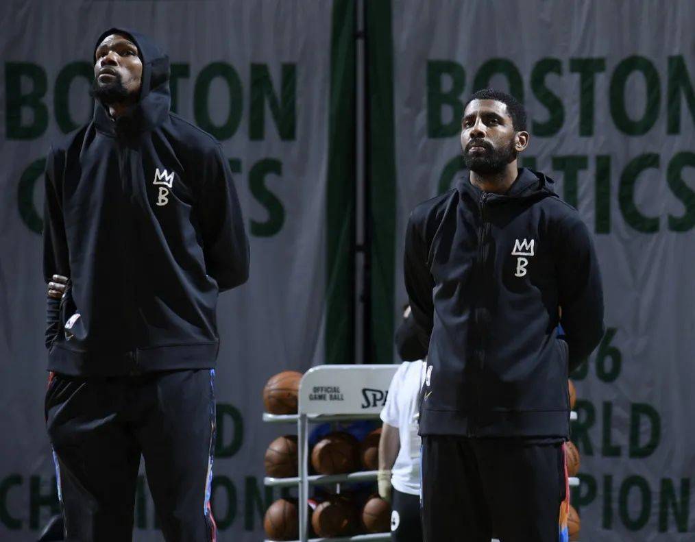 用左脚顺势 用左脚顺势